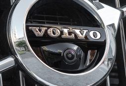 Volvo XC90 T8 frontal camera closeup