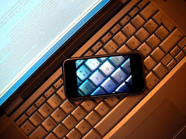 iPhone transparent screen - Enrique Dans