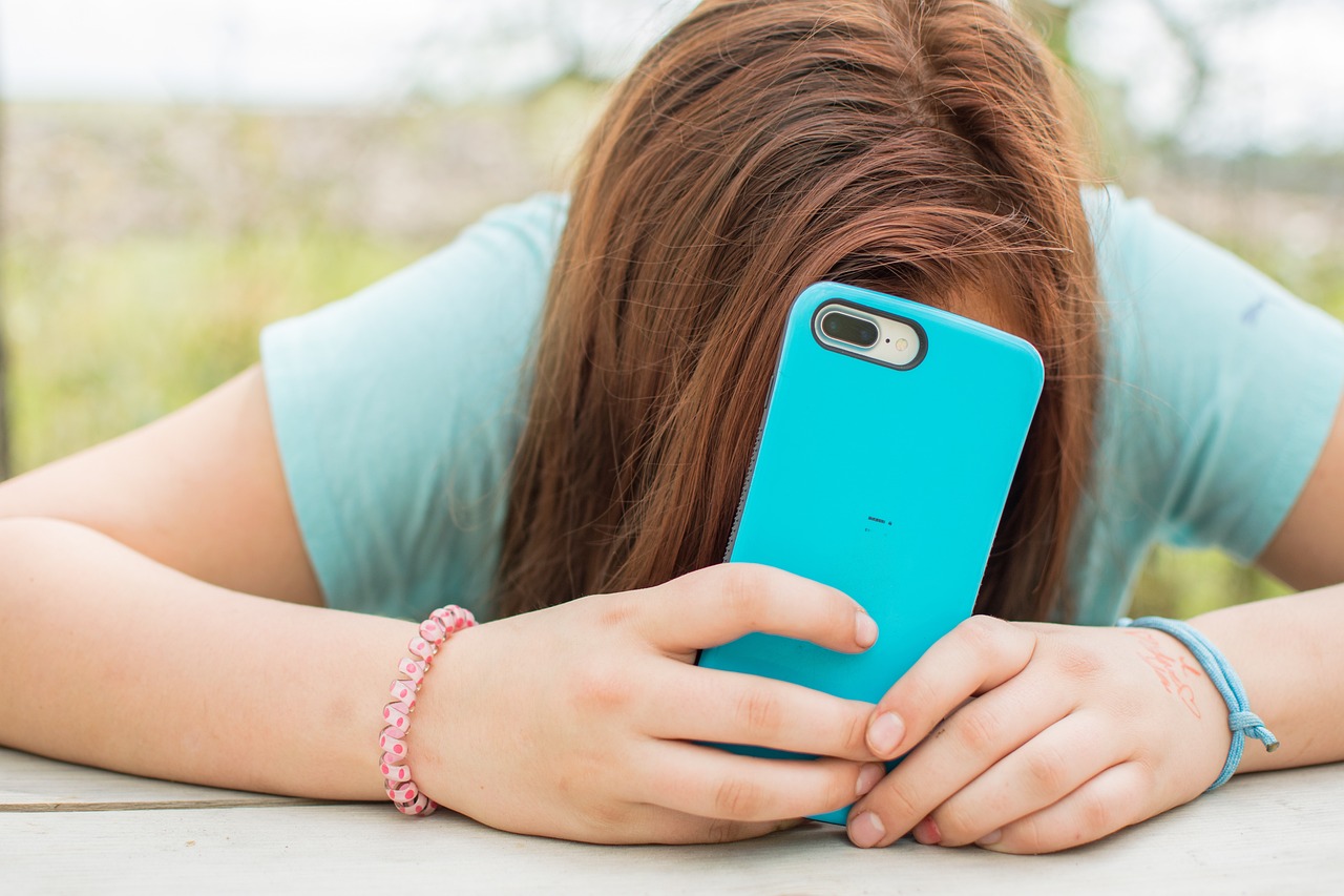 Si tienes un smartphone no tienes libertad”… – kids and teens online
